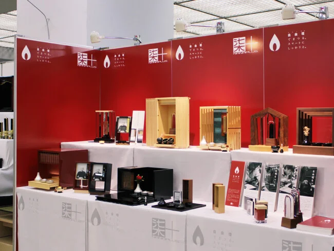 伝統工芸品を展示する格式のあるオリジナルテーブルクロスを製作いたしました。