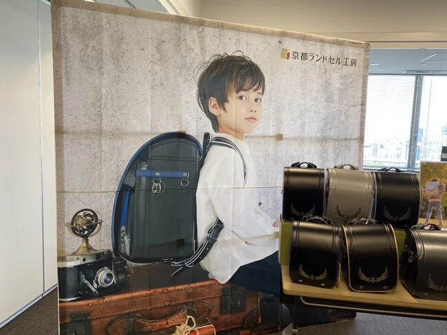 全面写真のインパクトのあるランドセル工房様のバックパネルを製作いたしました。