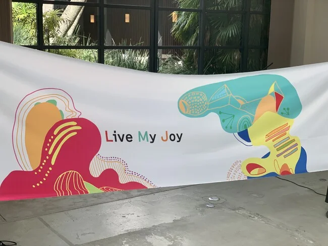 カラフルでオシャレなオリジナルテーブルクロスを製作いたしました。