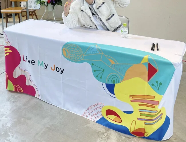 カラフルでオシャレなオリジナルテーブルクロスを製作いたしました。