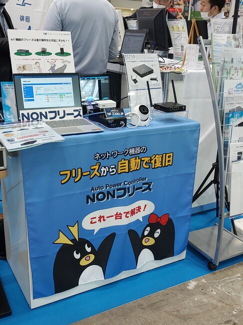 ペンギンのイラストが目を引くシステム会社様のオリジナルテーブルクロスを製作いたしました。