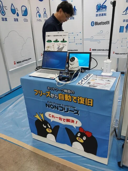 ペンギンのイラストが目を引くシステム会社様のオリジナルテーブルクロスを製作いたしました。