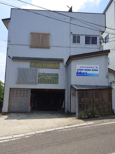爽やかで壁面に映える外装施工業様のプレート看板を製作いたしました。