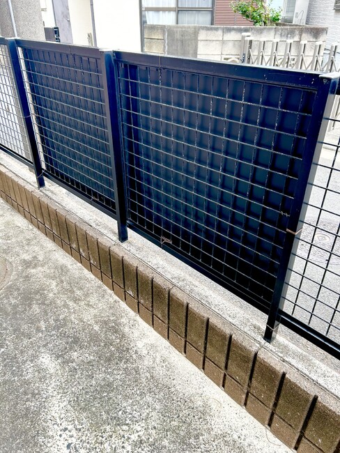 写真も多用したオシャレな美容室様の店舗看板を製作いたしました。