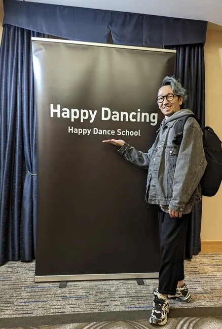 モノトーンデザインのダンススタジオ様のバナースタンドを製作いたしました。