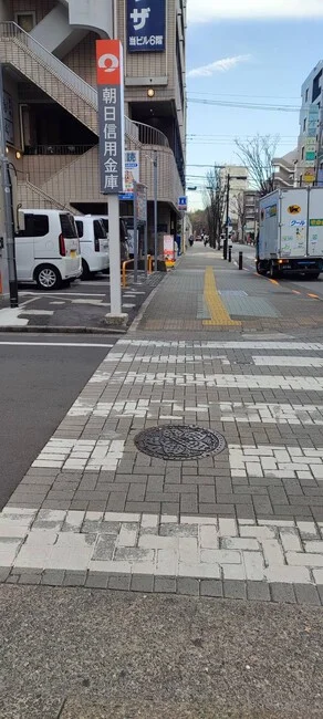 遠くから見ても一際目立つ電飾スタンド看板を製作いたしました。