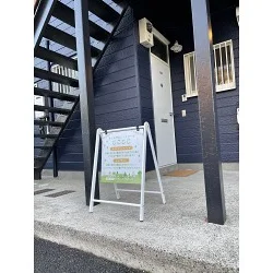 優しく親しみやすいデザインのネイルサロン・スクールの看板を製作しました!