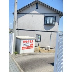 弊社のデザインをリサイズ・色変更した大きいプレート看板を製作しました!