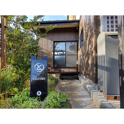 グリーンにブラックが映える店頭看板を製作しました！