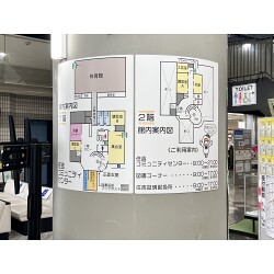 プレート看板が柱巻きに！？館内案内図がひと目で分かる看板を製作しました！