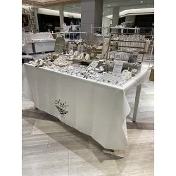 アクセサリーブランド様の上品なテーブルクロスを製作させていただきました。