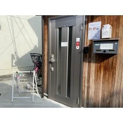 透明感がオシャレなネイルサロン様のBサインを製作いたしました。