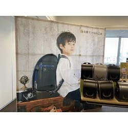 全面写真のインパクトのあるランドセル工房様のバックパネルを製作いたしました。