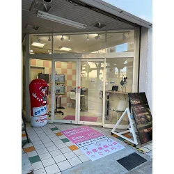 足元でお客様を誘導する不動産会社様のオリジナルフロアマットを製作いたしました。