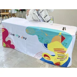 カラフルでオシャレなオリジナルテーブルクロスを製作いたしました。