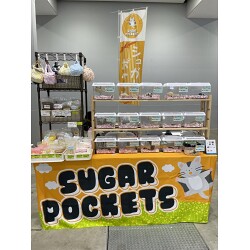 モモンガのイラストがアクセントの可愛らしいペットショップ様のテーブルクロスを製作いたしました。