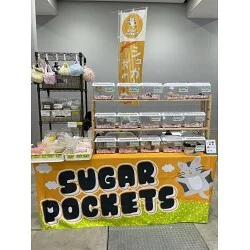 モモンガのイラストがアクセントの可愛らしいペットショップ様のテーブルクロスを製作いたしました。