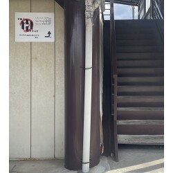 お客様をお出迎えして誘導する企業様のプレート看板を製作いたしました。