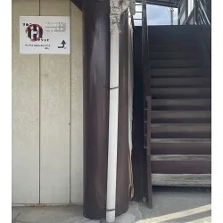 お客様をお出迎えして誘導する企業様のプレート看板を製作いたしました。