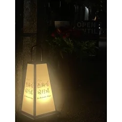 明るく目立つオシャレなデザインのバーの行灯看板を製作いたしました。