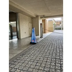 リッチな外観に映える駐車禁止メッセージポールを製作いたしました。