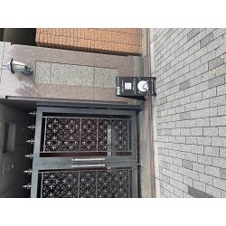 オシャレなイラストが目を引くヘッドスパサロン様の店舗看板を製作いたしました。