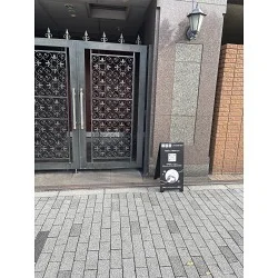 オシャレなイラストが目を引くヘッドスパサロン様の店舗看板を製作いたしました。