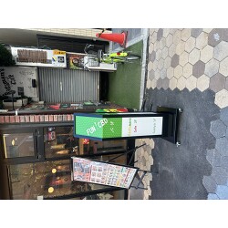 独創的な形状とデザインでシンボルサインに。健康美容製品ショップ様の店舗看板を製作いたしました。
